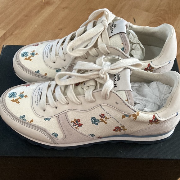 Coach C142 Runner Rose Chalk Floral - Picture 2 of 5